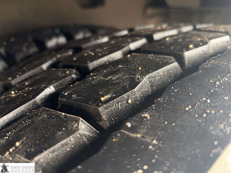 2012-freightliner-m2-106-image-48