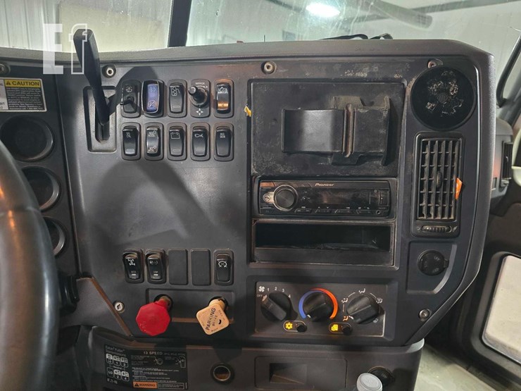 2010-mack-pinnacle-cxu613-image-14