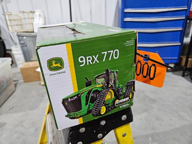 #1000-•-john-deere-9r-770-1/32-die-cast-toy-tractor-image-4