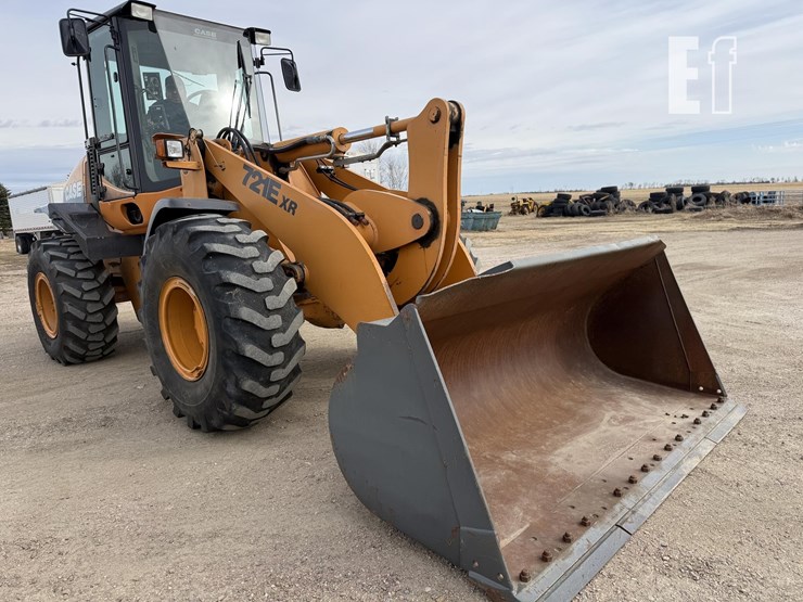 2010-case-721e-image-1