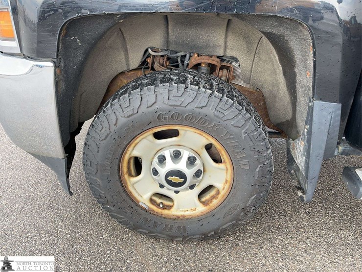 2015-chevrolet-silverado-2500hd-image-22