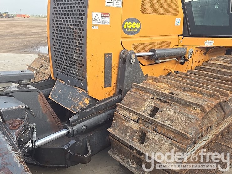 2016-case-750m-image-29