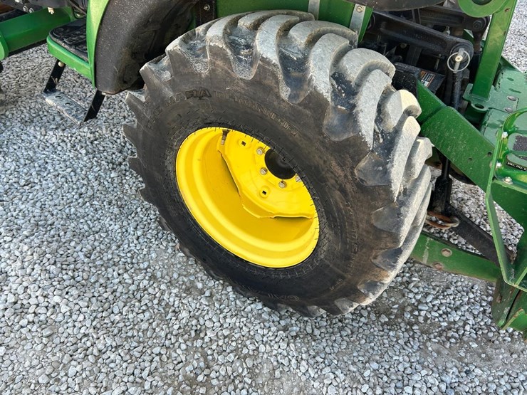 2021-john-deere-2032r-image-21