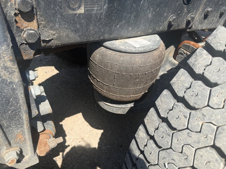 2009-peterbilt-367-image-19