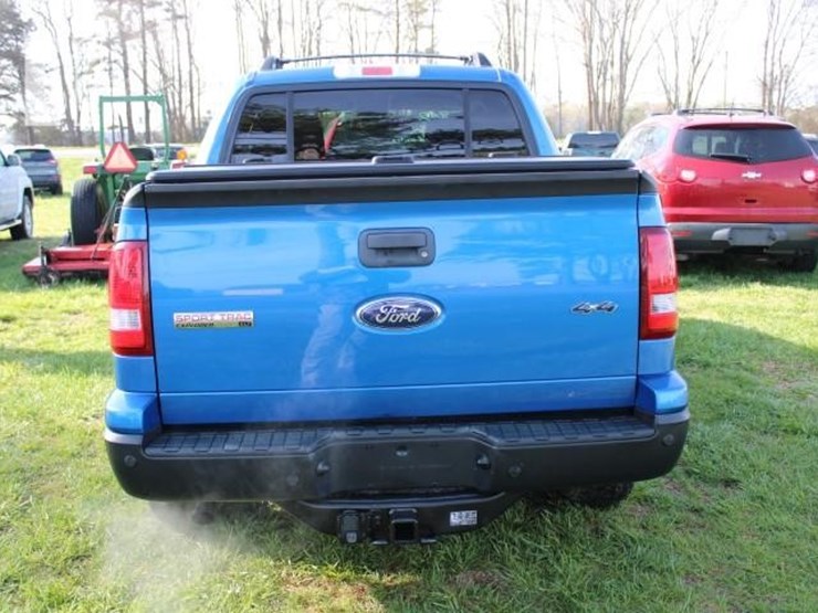 2010-ford-explorer-xlt-image-4