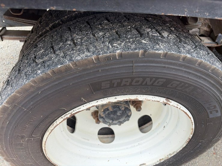 2008-gmc-w5500-image-13