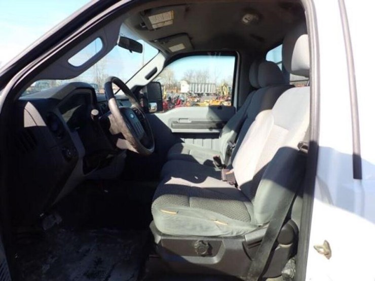 2016-ford-f350-xlt-image-17