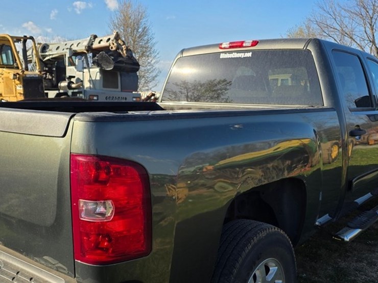 2011-chevrolet-2500-image-22