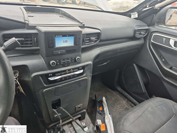 2020-ford-explorer-image-13