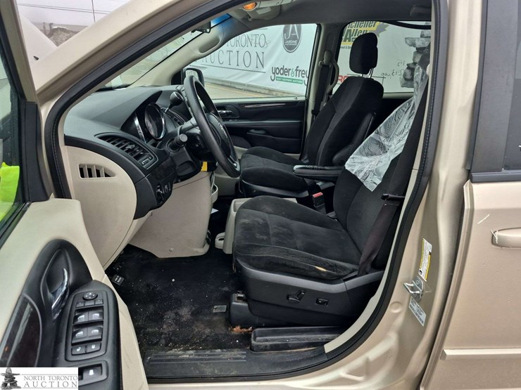 2015-dodge-grand-caravan-sxt-image-11