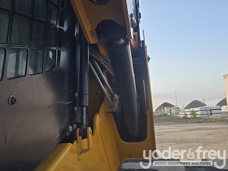 2022-caterpillar-289d3-image-32