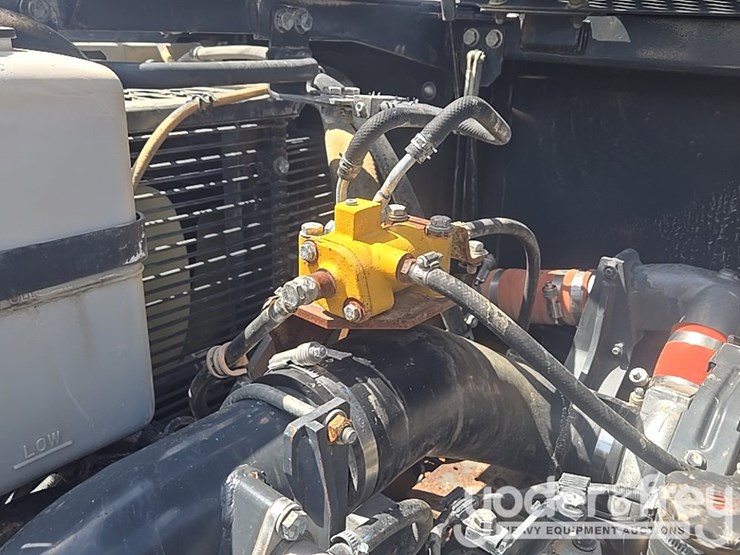 2015-komatsu-pc490-lc-11-image-95