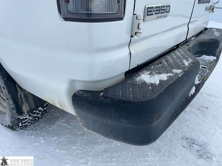 2009-ford-cargo-image-32