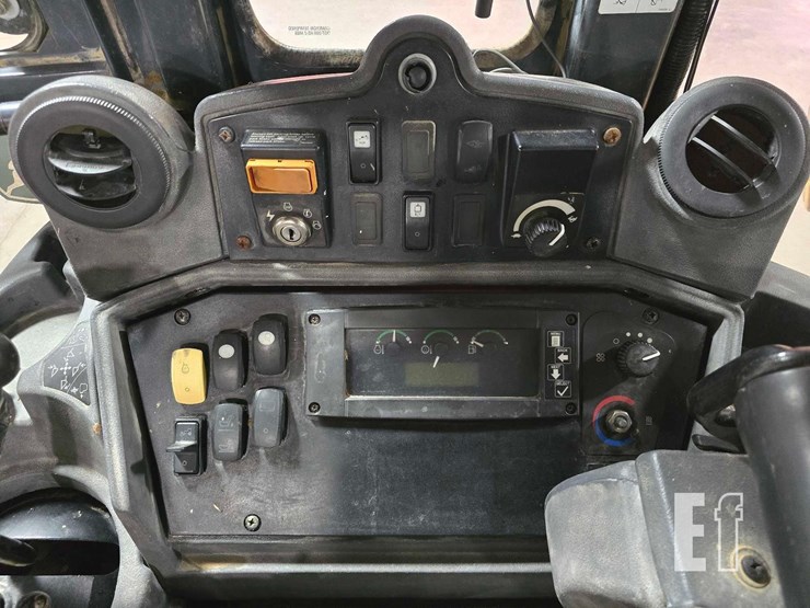 2011-deere-310sj-image-22