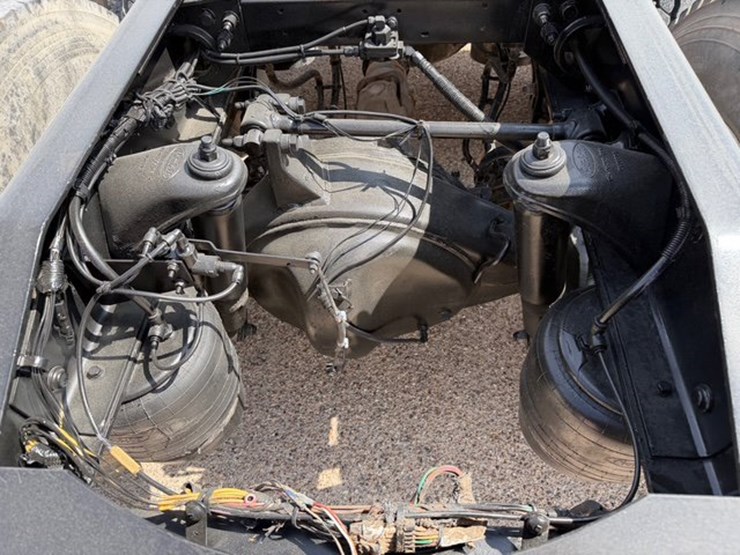 2012-peterbilt-388-image-8