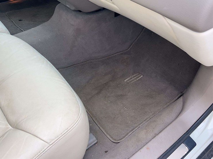 2005-lincoln-town-car-image-66