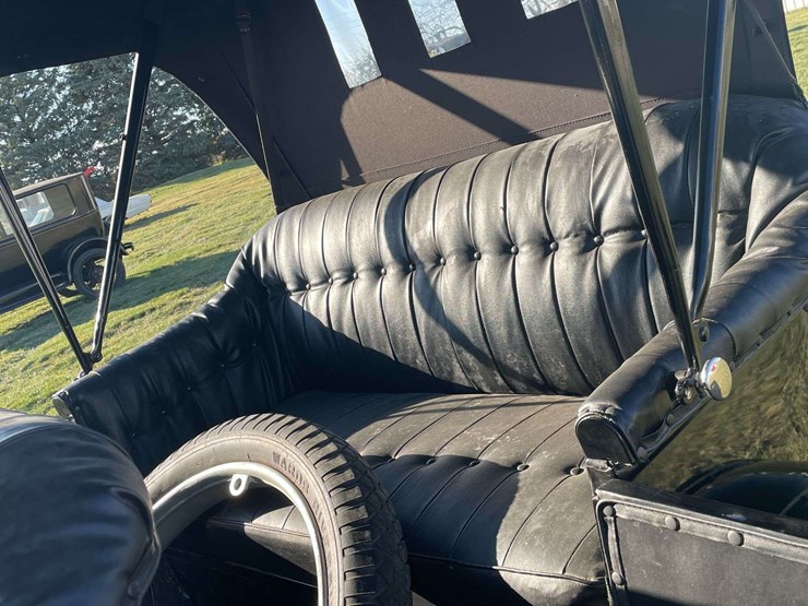 1917-model-t-touring-image-59