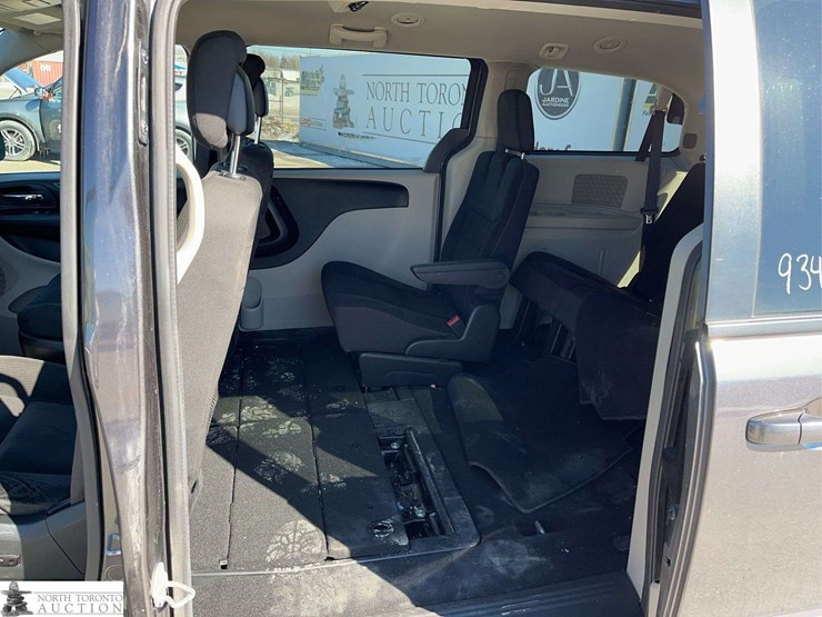 2017-dodge-grand-caravan-sxt-image-15