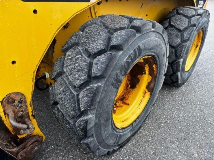 2009-caterpillar-232b2-image-60