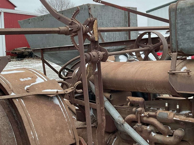 fordson-with-mounted-gleaner-combine-image-29