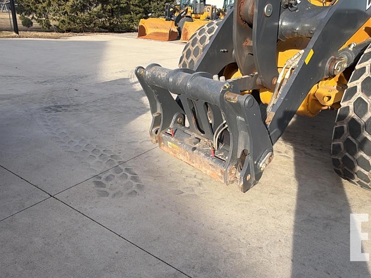 2024-deere-624-p-tier-image-16