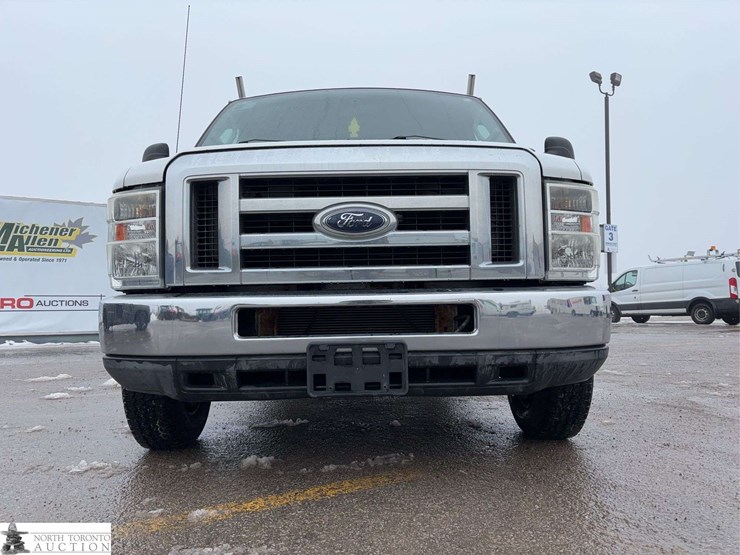 2011-ford-cargo-image-15