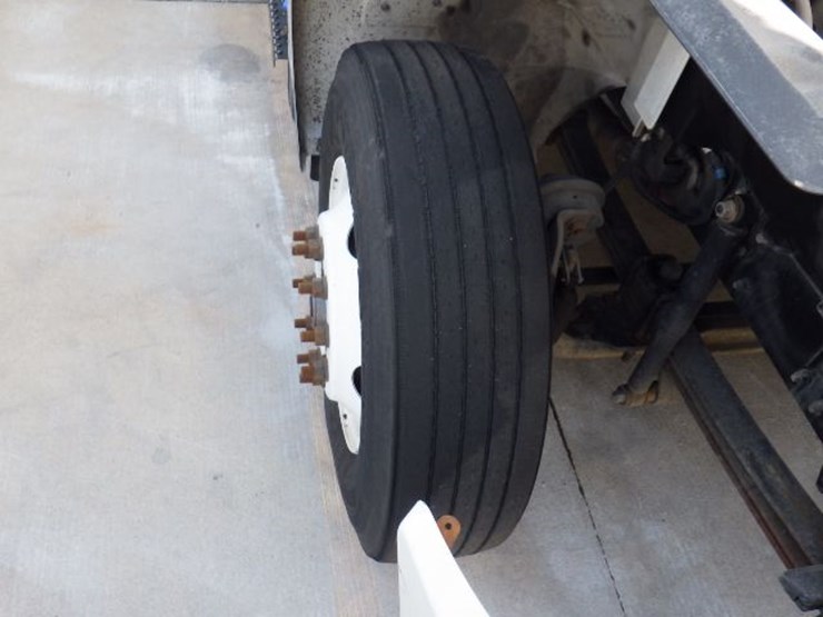 2020-hino-268a-image-16