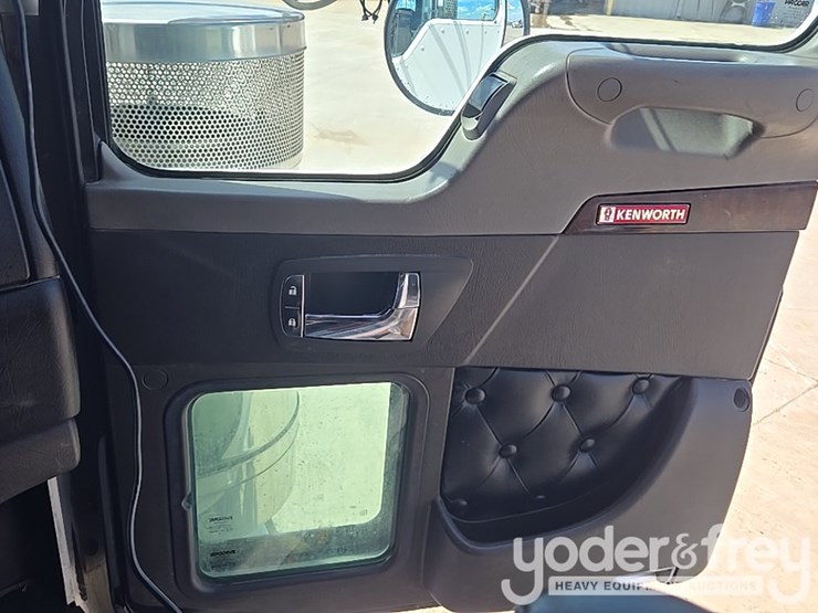 2014-kenworth-t880-image-118