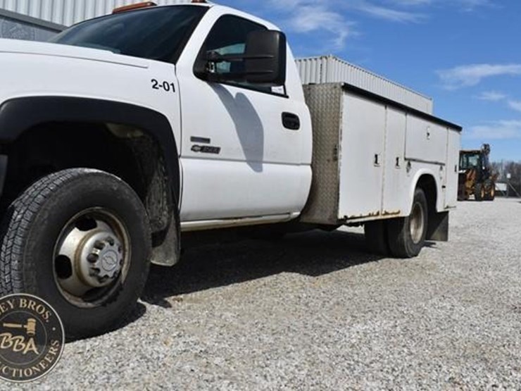 2007-chevrolet-3500-image-15