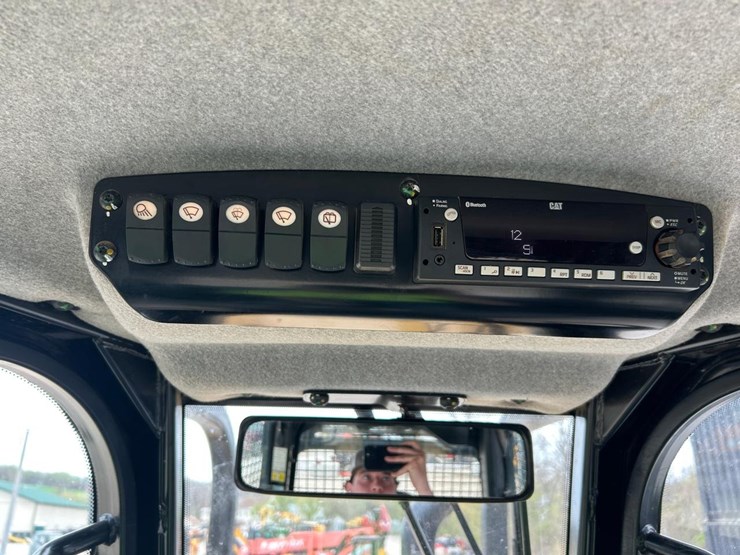 2021-caterpillar-d4-image-25