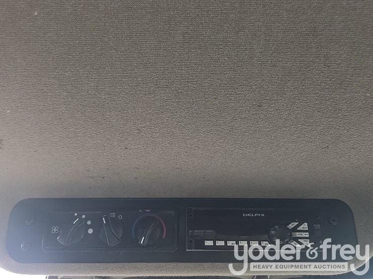 2016-case-750m-image-91