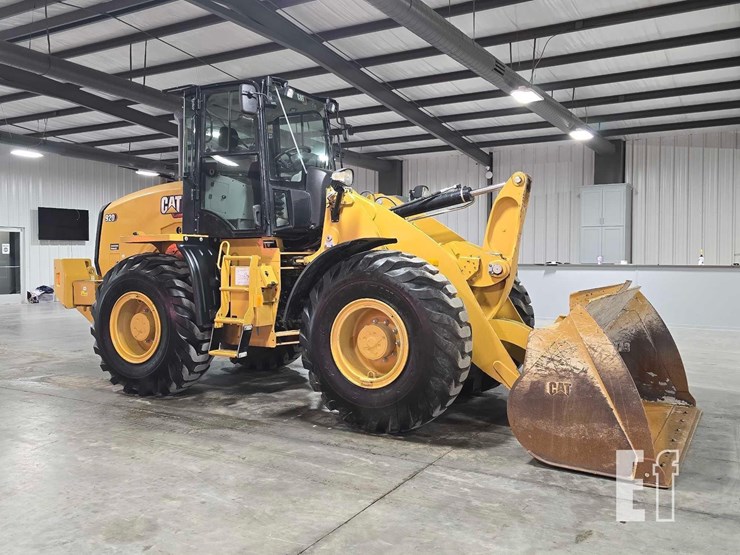 2022-caterpillar-920-image-2