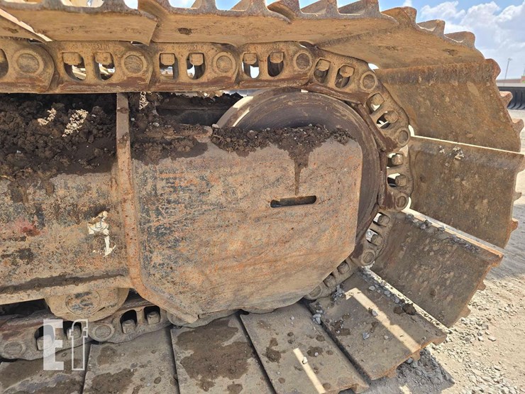 2018-deere-250g-lc-image-36