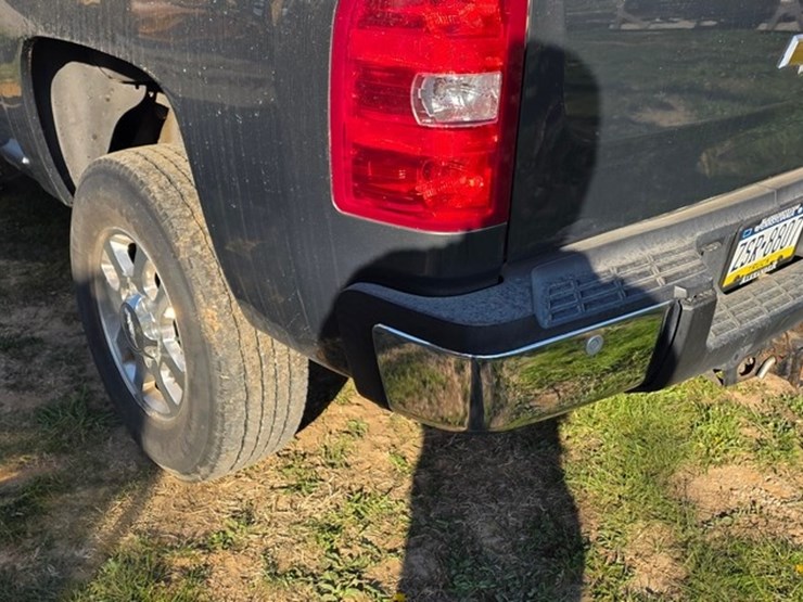 2011-chevrolet-2500-image-16