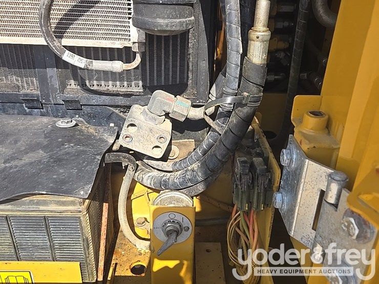 2018-caterpillar-305.5-image-79