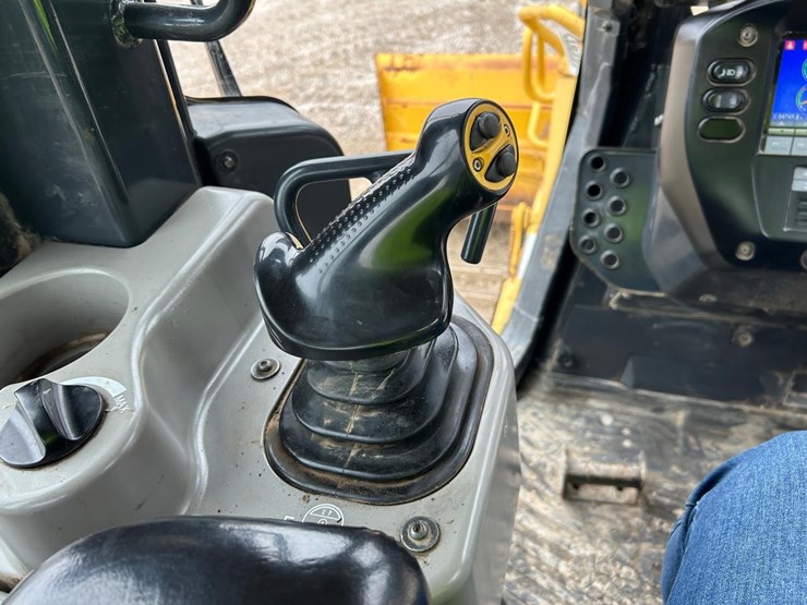 2017-komatsu-d51pxi-24-image-32