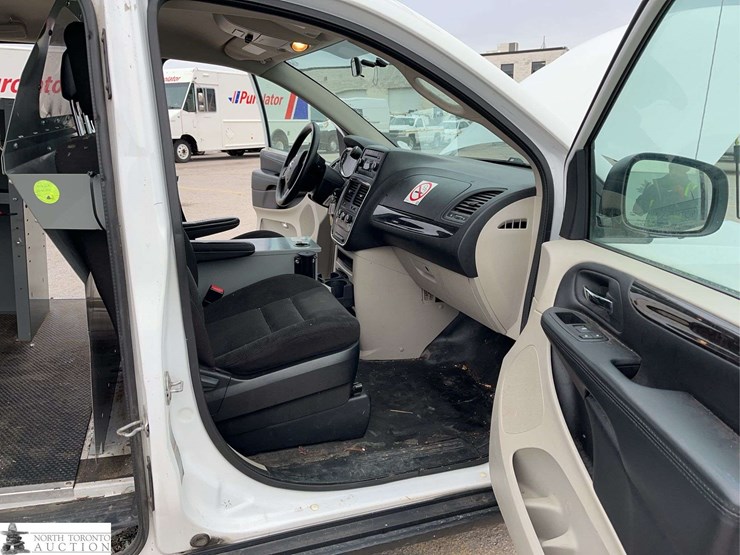 2015-ram-c/v-image-21