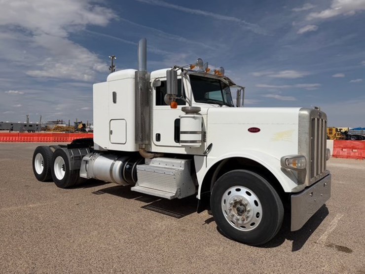 2012-peterbilt-388-image-3