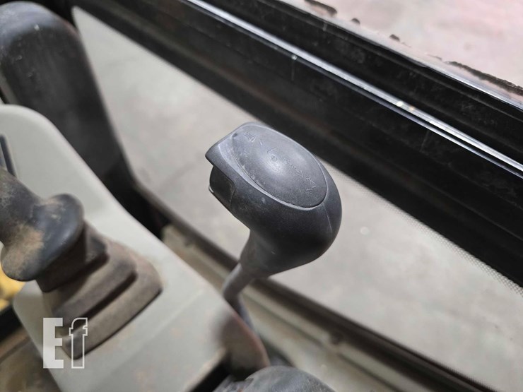 2008-caterpillar-301.8c-image-23