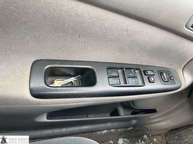 non-operable-2005-toyota-camry-4dr-sedan-image-23