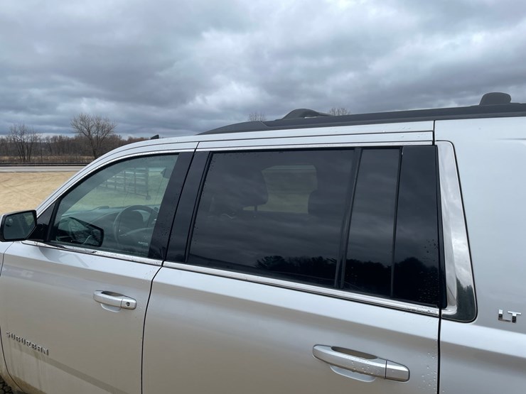 2015-chevrolet-suburban-image-29