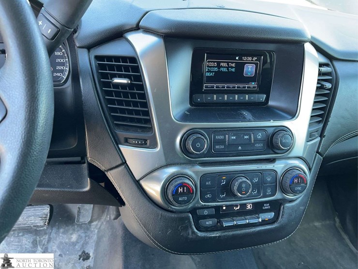 2017-chevrolet-tahoe-image-13