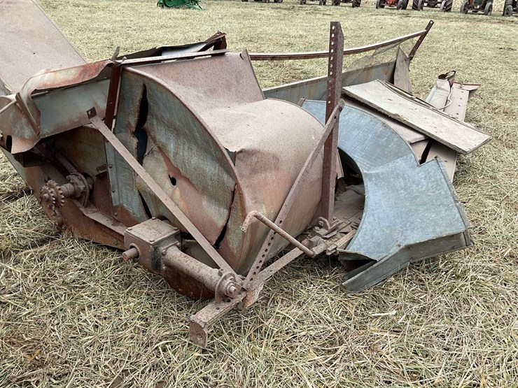 gleaner-fordson-mounted-combine-image-41