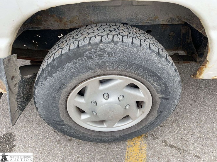 2012-ford-cargo-image-23