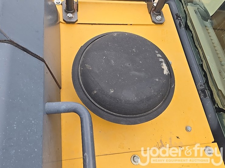 2017-deere-210g-lc-image-104