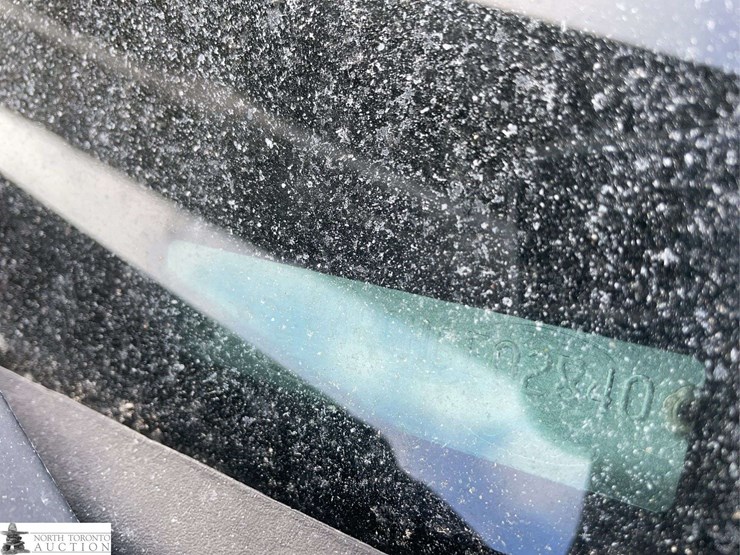 2017-ford-explorer-image-16