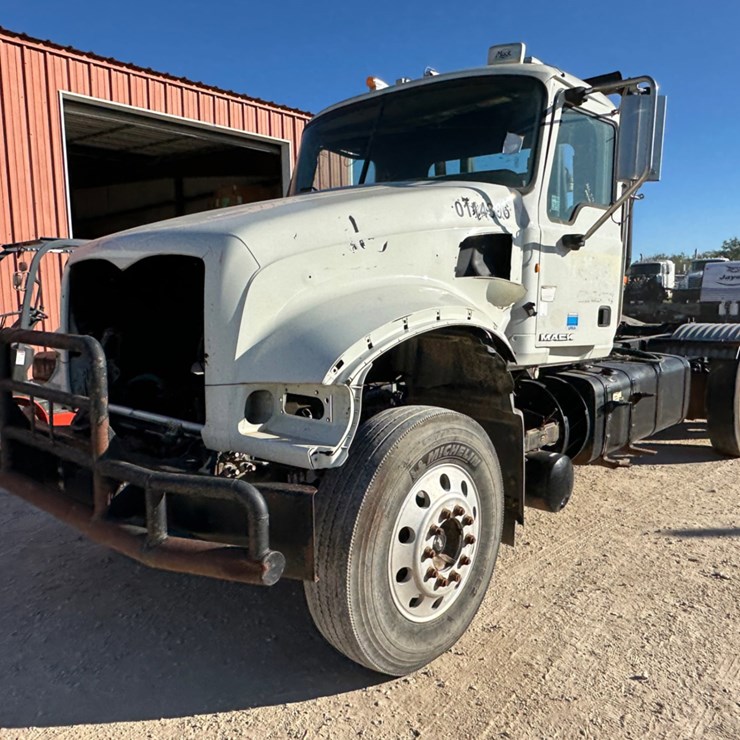 2012 MACK GRANITE GU713