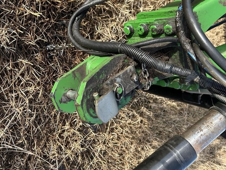 2019-john-deere-560m-image-9