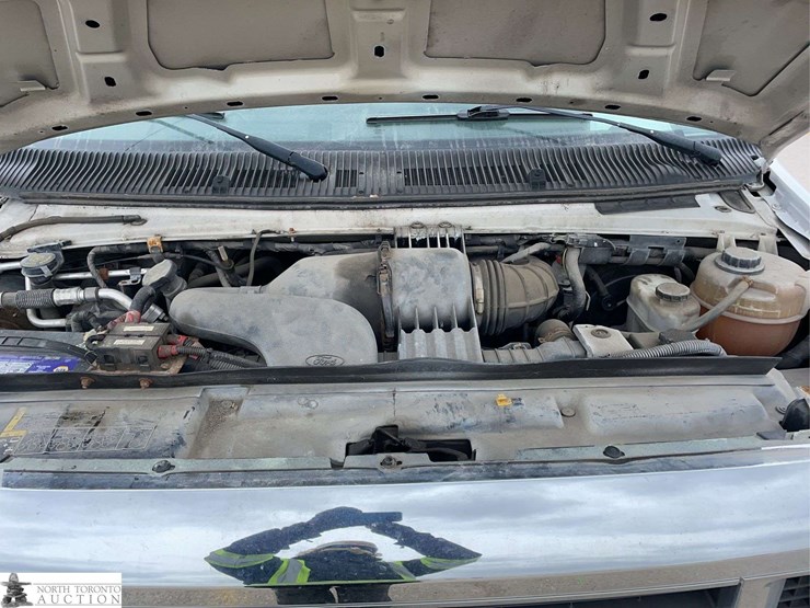 2010-ford-cargo-image-10