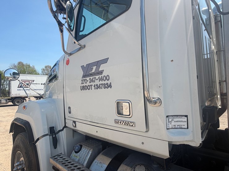 2016-western-star-4700-image-37